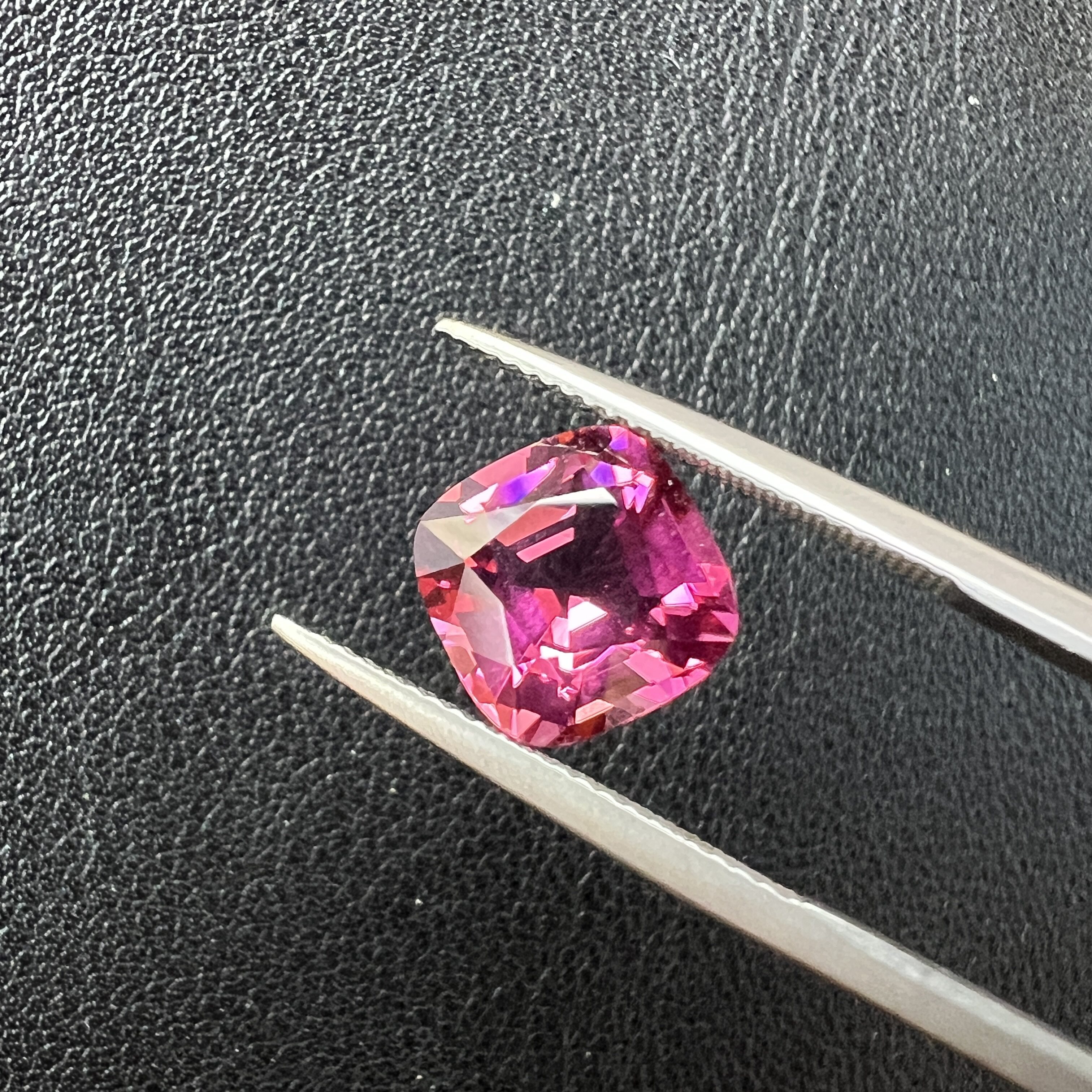 4.8克拉莲花的碧玺枕形全净体德国精切高光感9.8*9.8mm