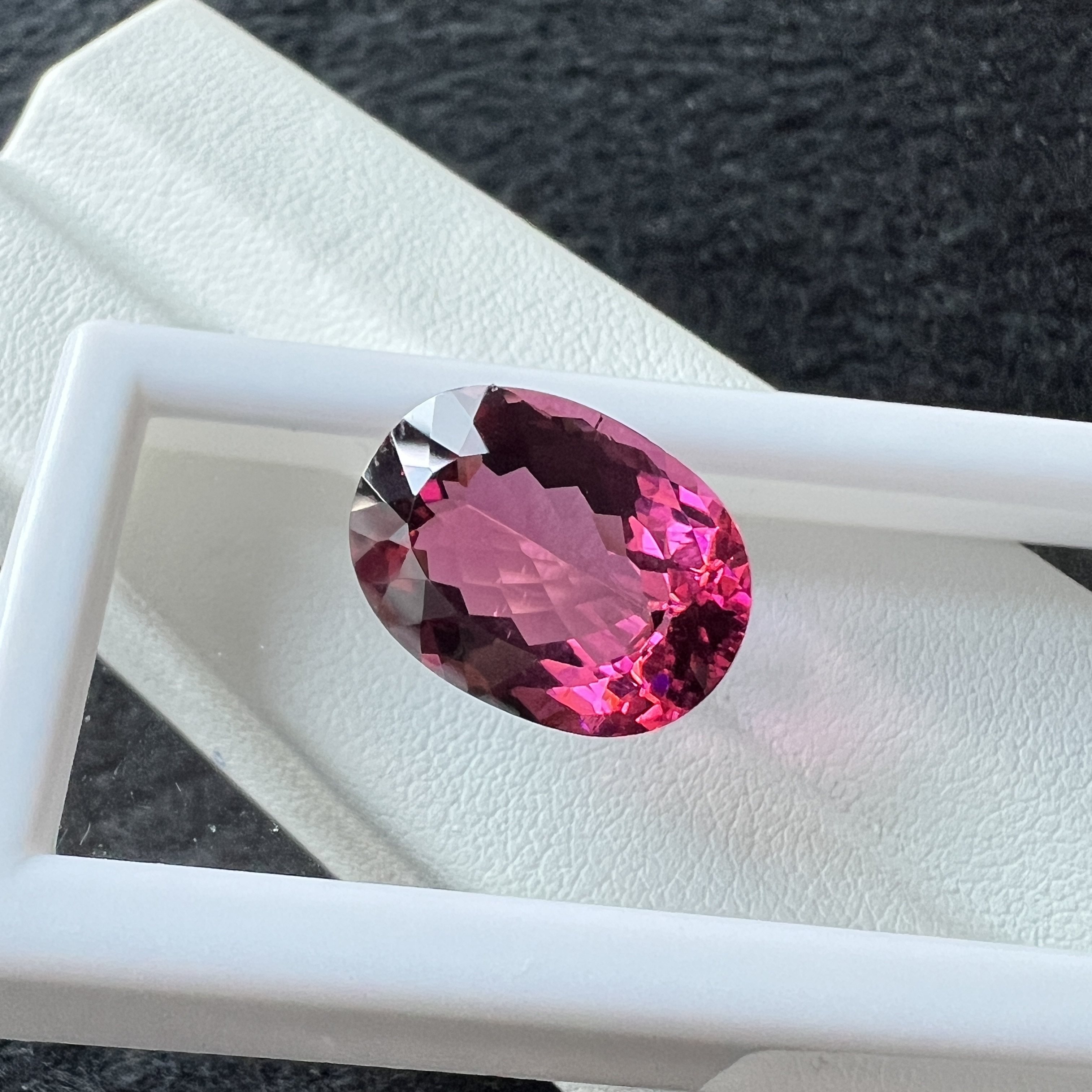 巴西碧玺椭圆形 全净体 桃红玫瑰色明亮色 7.83ct 吊坠戒指胸针