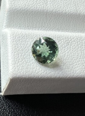 0.92ct绿色碧玺圆形精切全净体6mm苹果绿