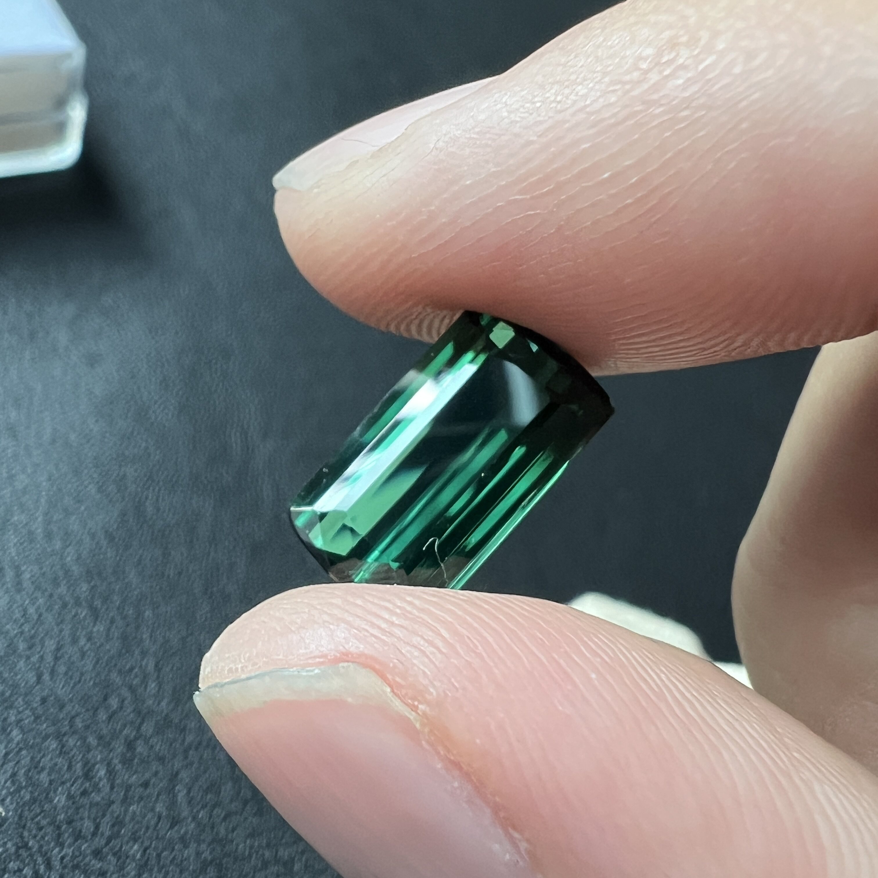 5.1ct天然碧玺全净体光感十足长方形电光蓝绿8*14mm