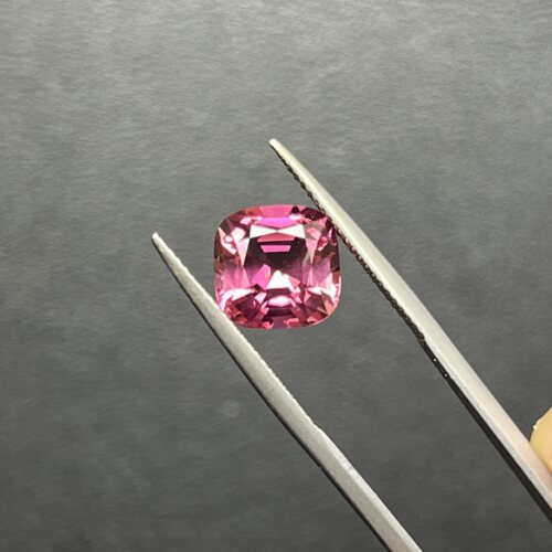 4.2克拉桃红玫瑰色碧玺枕形切割全净体正方形10*10mm