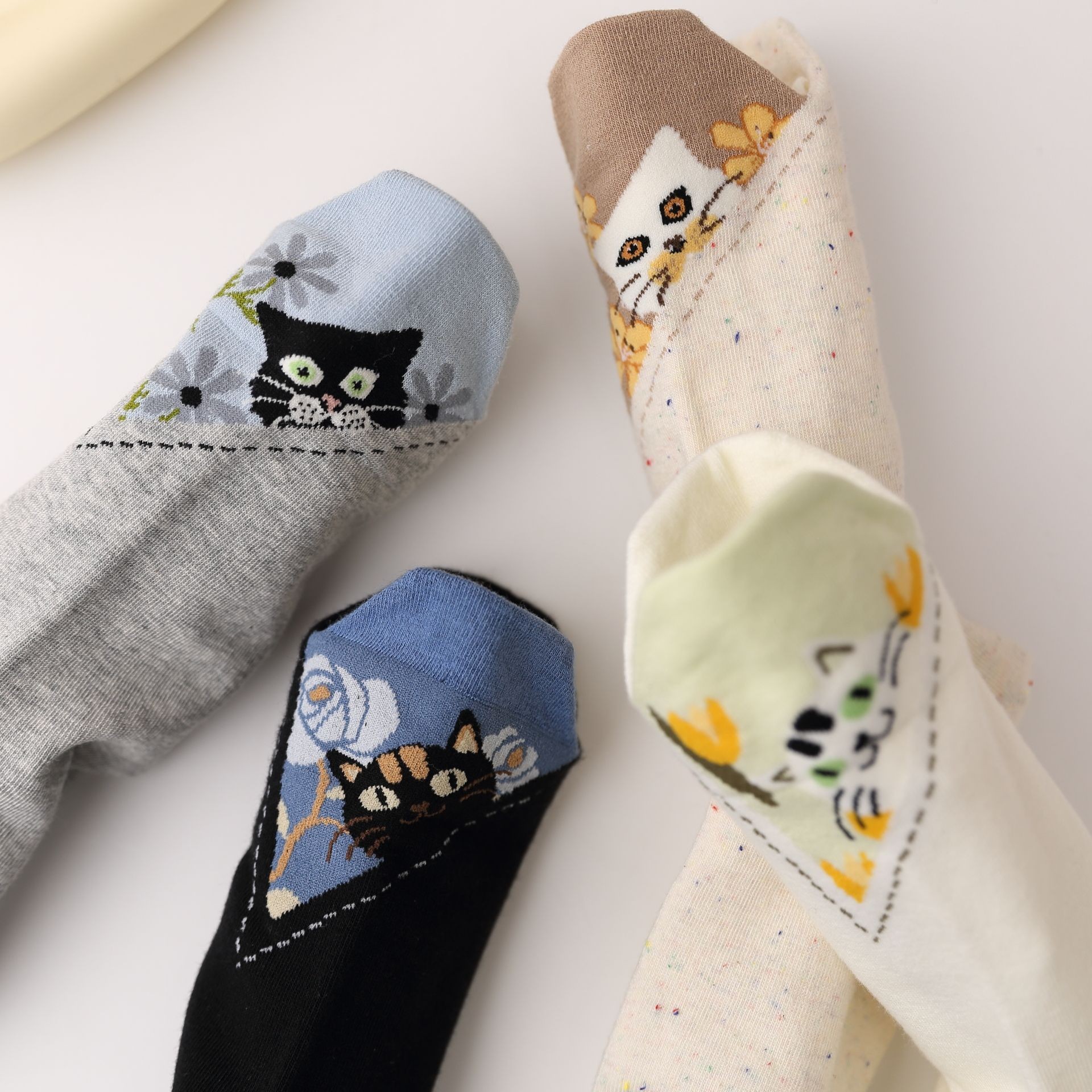 原创袜子女袜无骨袜简约设计款花朵V猫ins潮中筒袜新中式小猫袜