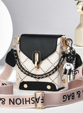 新款女士轻便斜挎包手机包时尚迷你小包包链条斜挎包