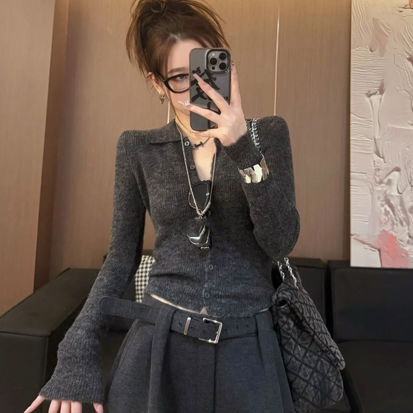 灰色v领长袖翻领毛针织开