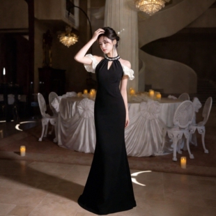 黑色挂脖晚礼服2026新款高端轻奢高级感绝美成人宴会主持人鱼尾裙