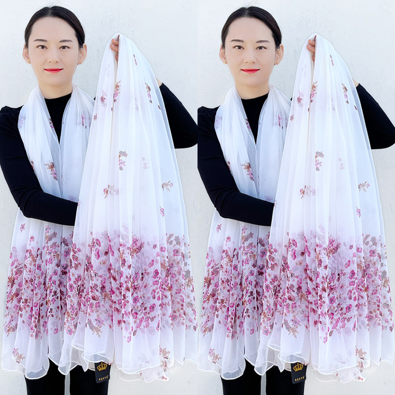 洋气秋冬季新款丝巾百搭印花围巾长款白色披肩鳄鱼皱时尚沙滩纱巾