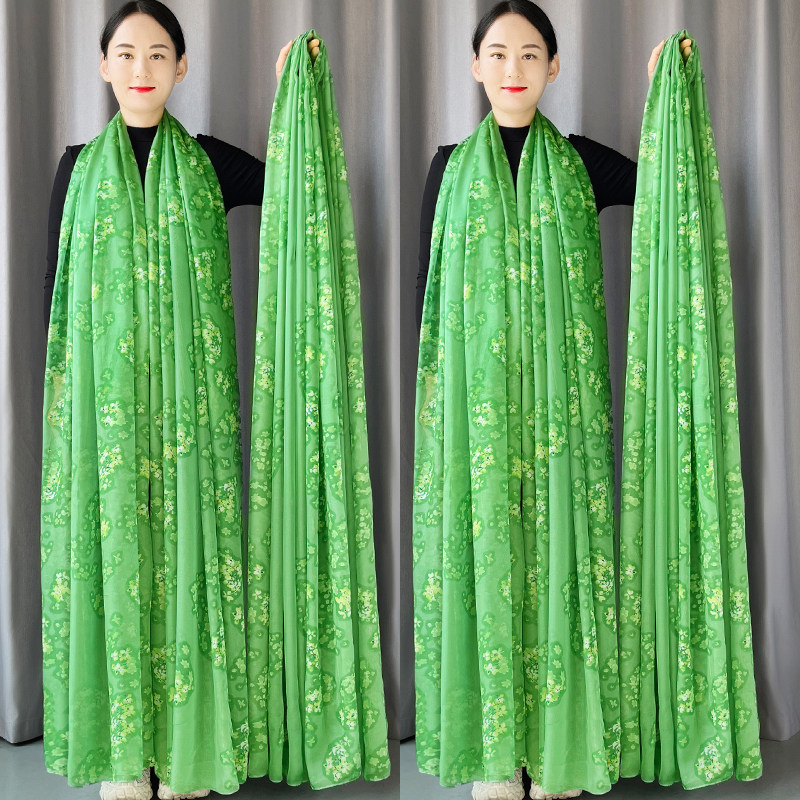 绿色丝巾女秋冬超长款雪纺围巾高档薄款碎花披肩洋气防晒沙滩纱巾