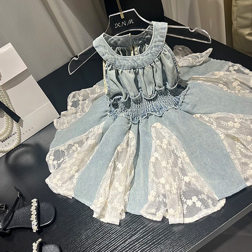 女童蕾丝拼接挂脖连衣裙