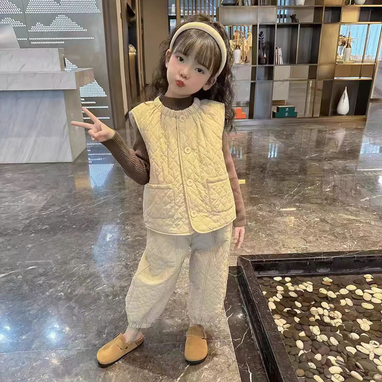 女童冬装毛衣马甲保暖三件套2025新款小女孩韩系冬季棉衣棉裤套装