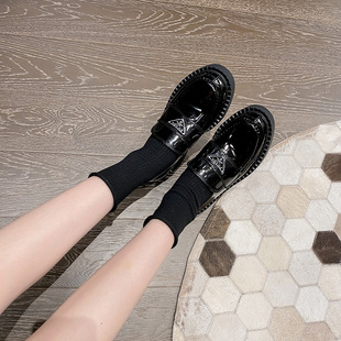 大叔家2024新款厚底三角标小皮鞋英伦风复古一字蹬商务皮鞋乐福鞋