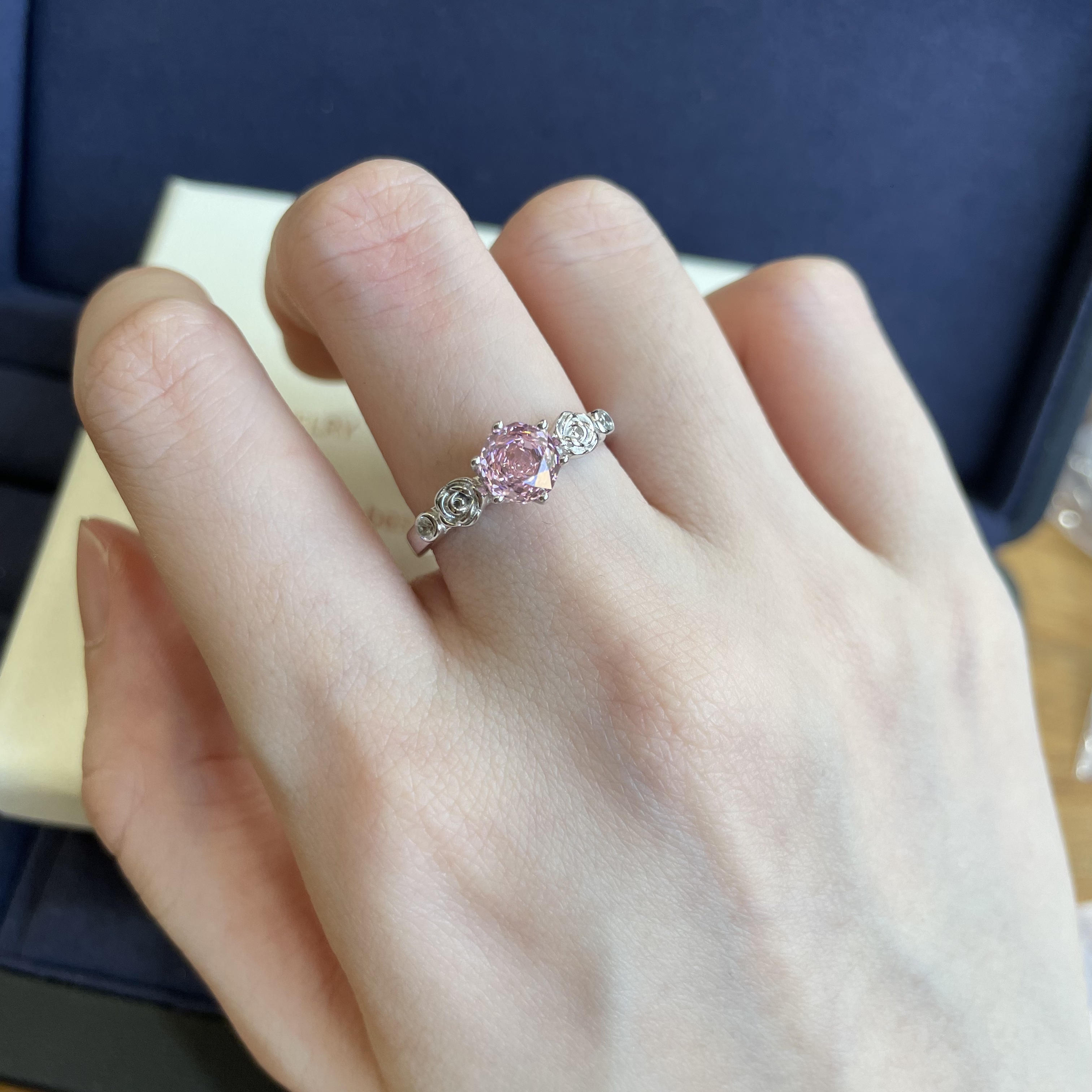 千禧玫瑰切粉钻轻奢高级感钻戒