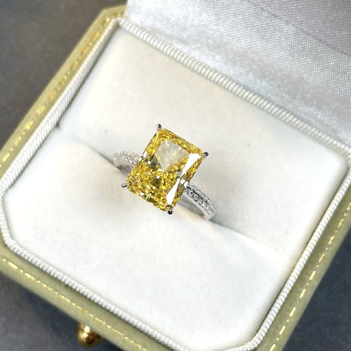 纯银925进口高碳钻9克拉黄钻戒指