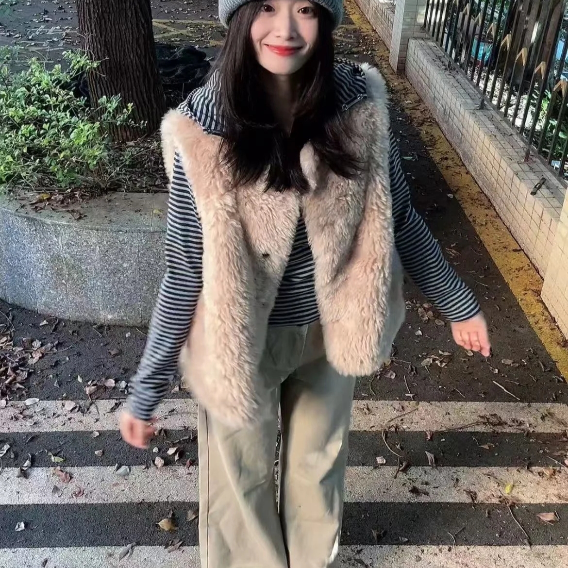 韩系羊羔毛马甲外搭无袖坎肩毛毛