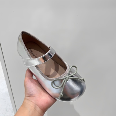 女童皮鞋真皮2026春夏软底中大童单鞋小女孩洋气银色演出公主鞋