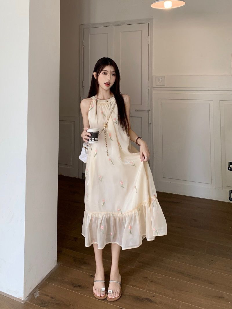 纯欲海边度假风法式挂脖吊带连衣裙女夏高级感超仙绝美chic风长裙