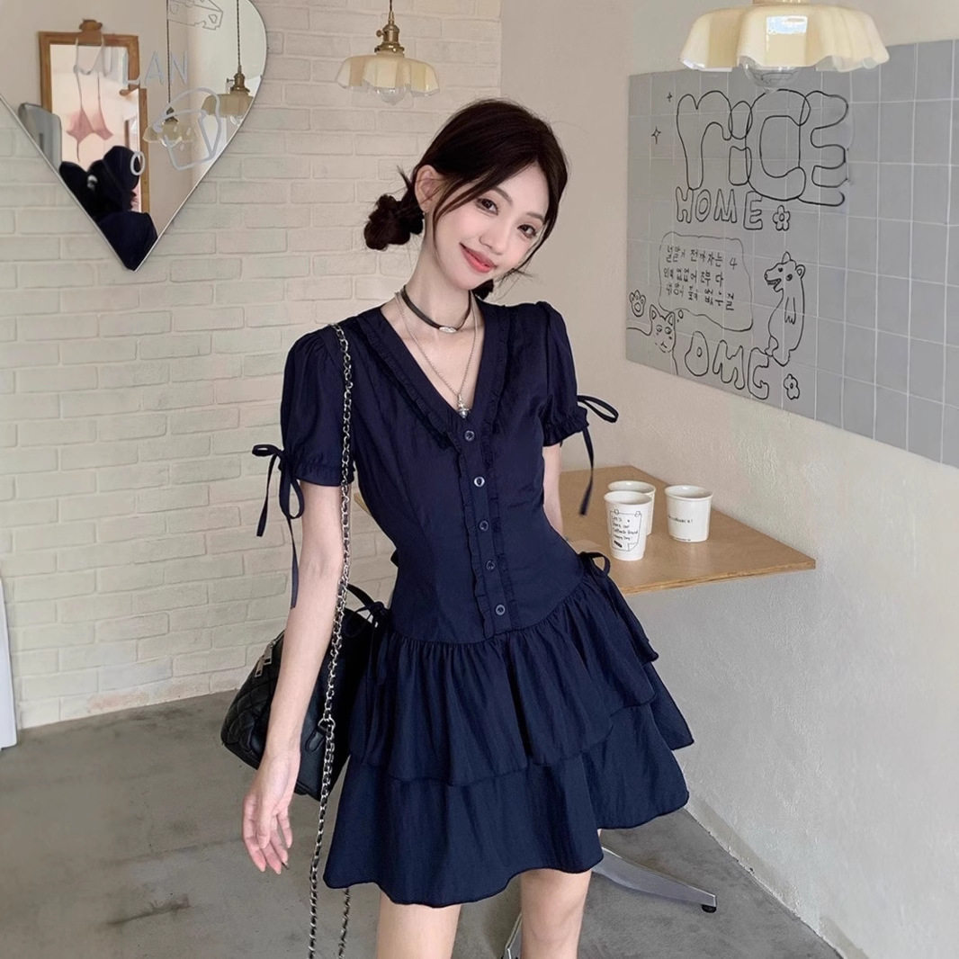 韩系蕾丝花边v领短袖连衣裙子女夏季2026新款修身收腰a字蓬蓬短裙