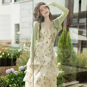 法式纯欲风夏季碎花吊带连衣裙2025新款女春秋小清新别致两件套