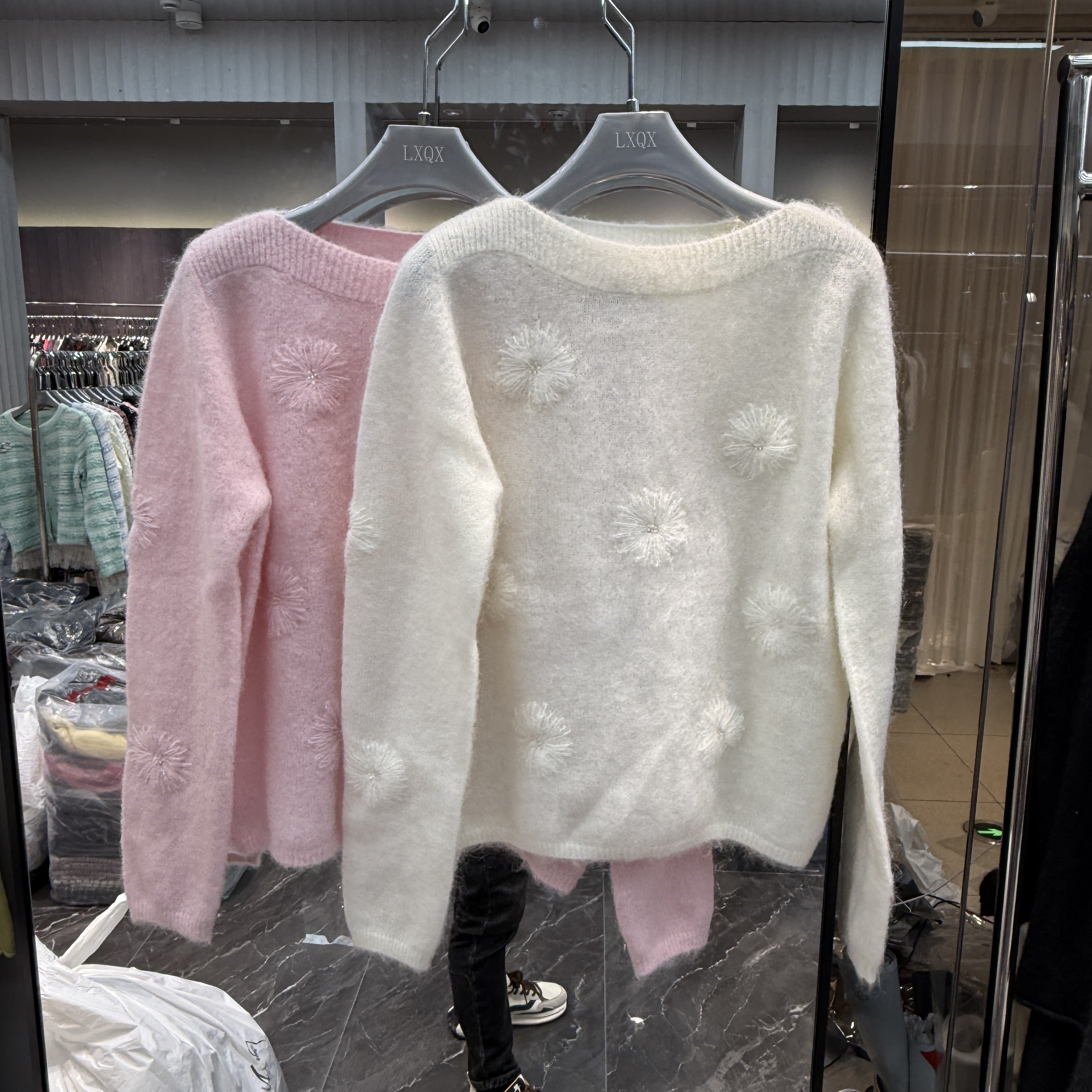 欧洲站2025秋新款洋气一字肩领钉珠绣花甜美淑女风粉色马海毛毛衣