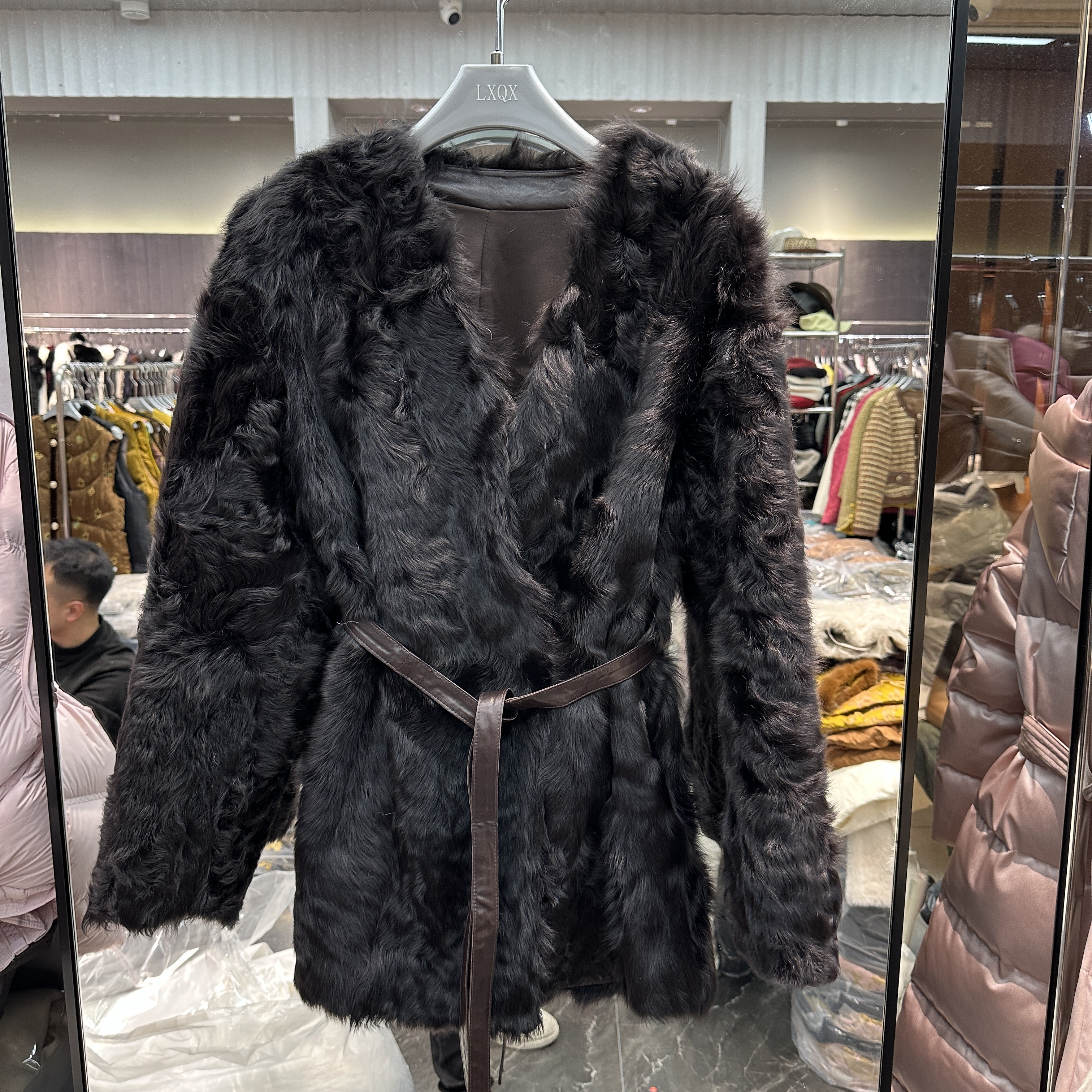 欧洲站2025冬季新款v领腰带收腰百搭中长款小湖羊皮草大衣潮8663