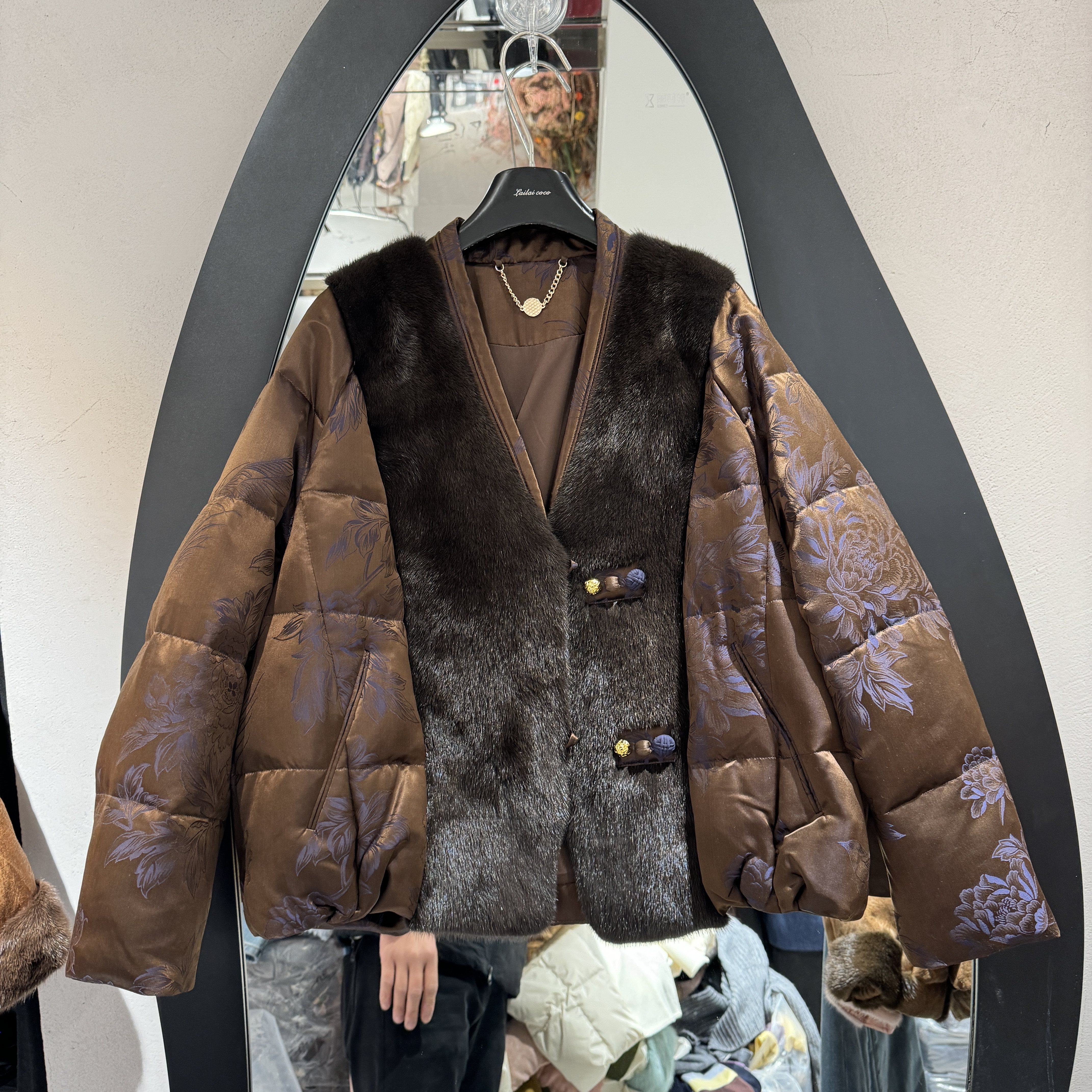 欧洲站2025冬季新款v领皮扣设计感宽松保暖小个子短款羽绒服A362