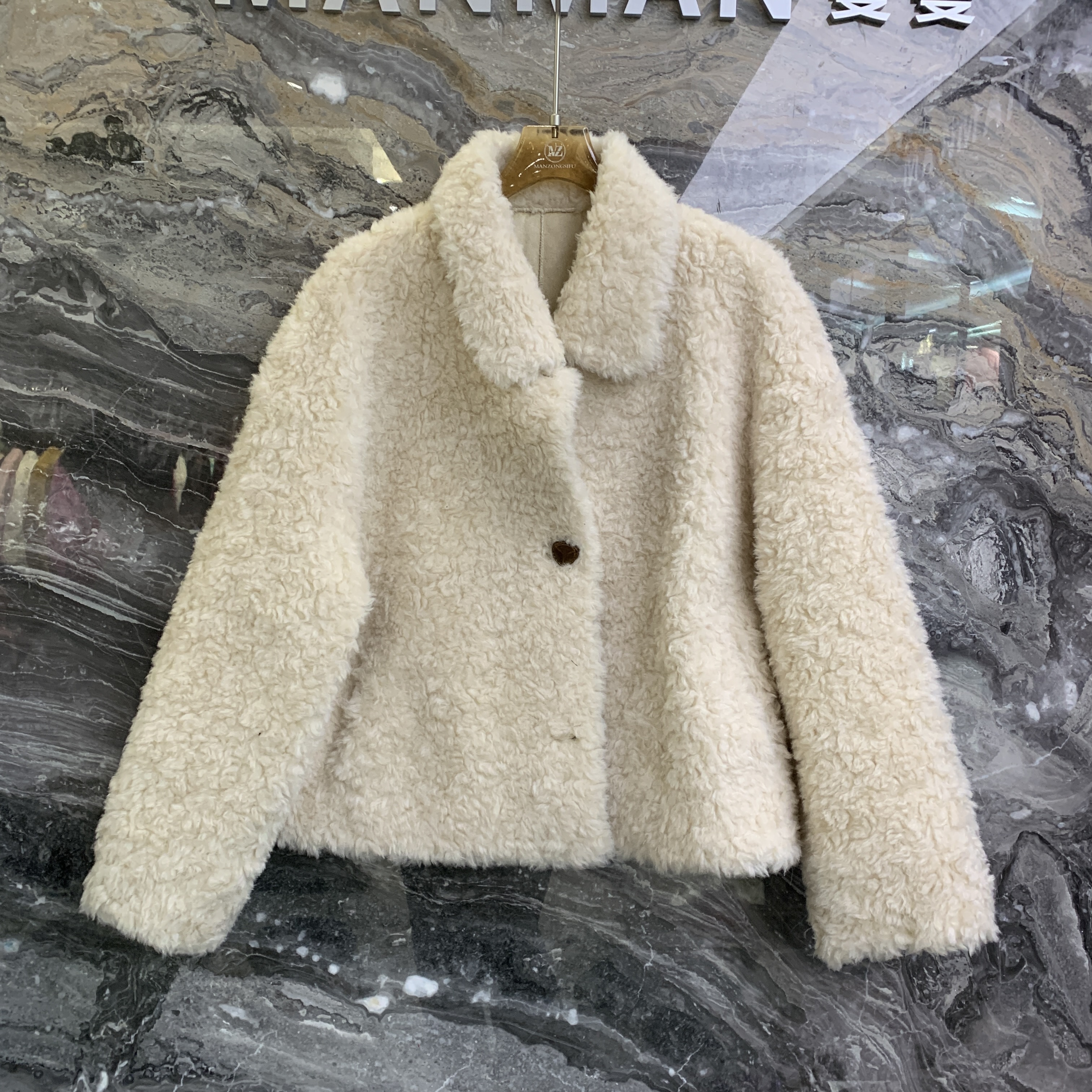 欧洲站2025冬季新款翻领单排扣麂皮绒颗粒感百搭保暖短款羊毛外套