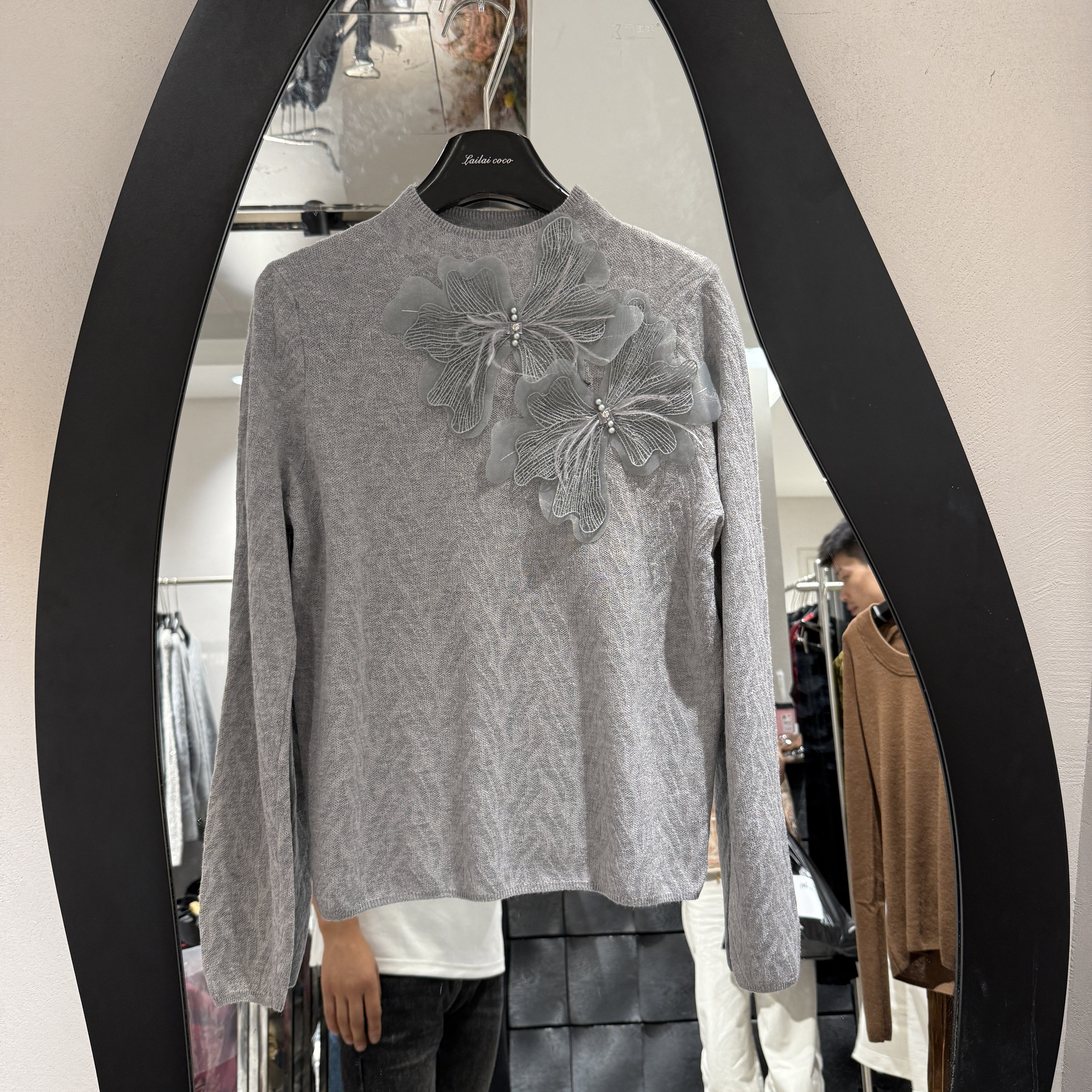 欧洲站2025秋冬新款小立领钉珠绣花百搭文艺感套头款洋气打底上衣