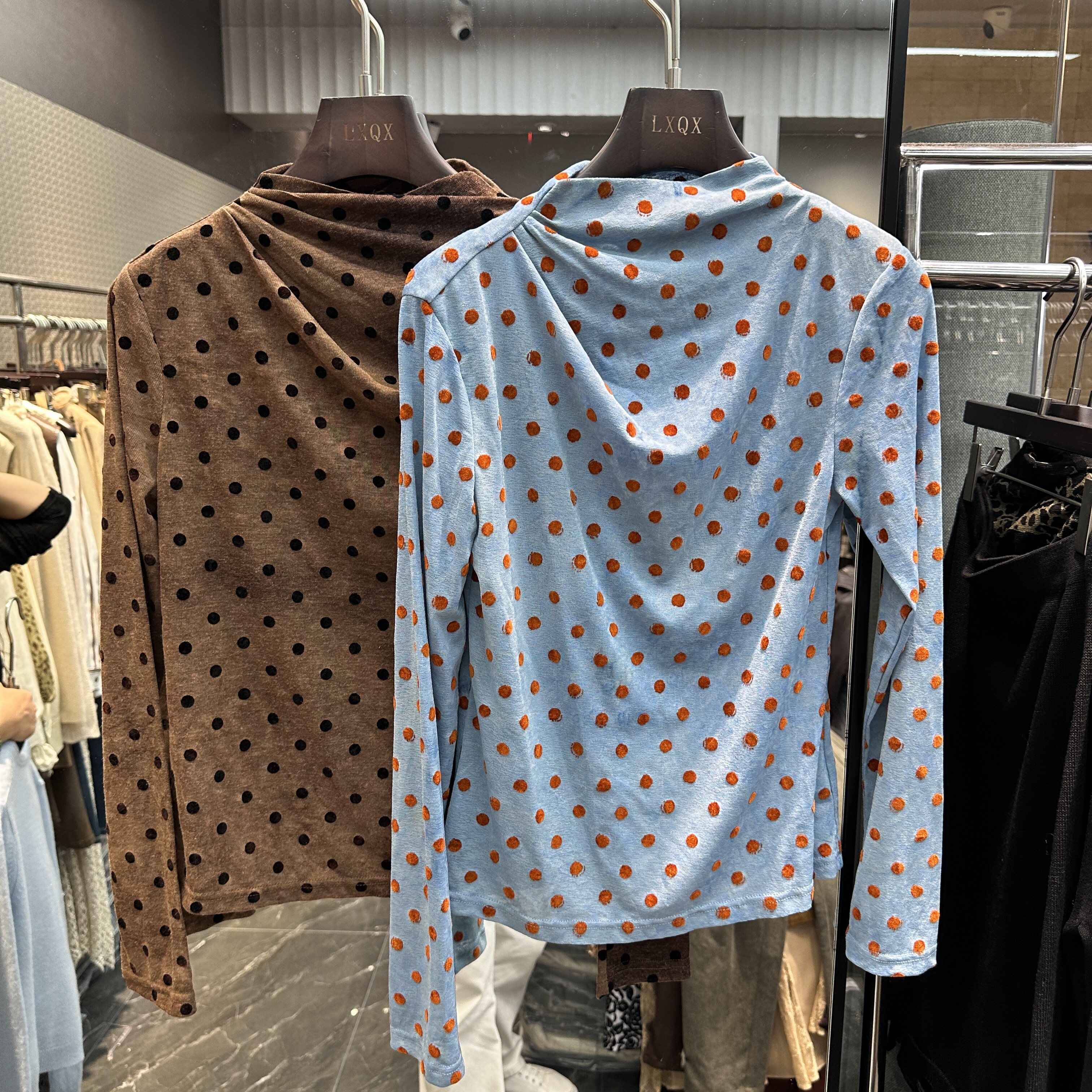 可可家欧货2026秋新品立领打揽设计百搭洋气女士波点小衫潮89829