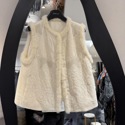 欧洲站2025冬季新款圆领重工刺绣拼水貂毛边洋气无袖马甲女15090