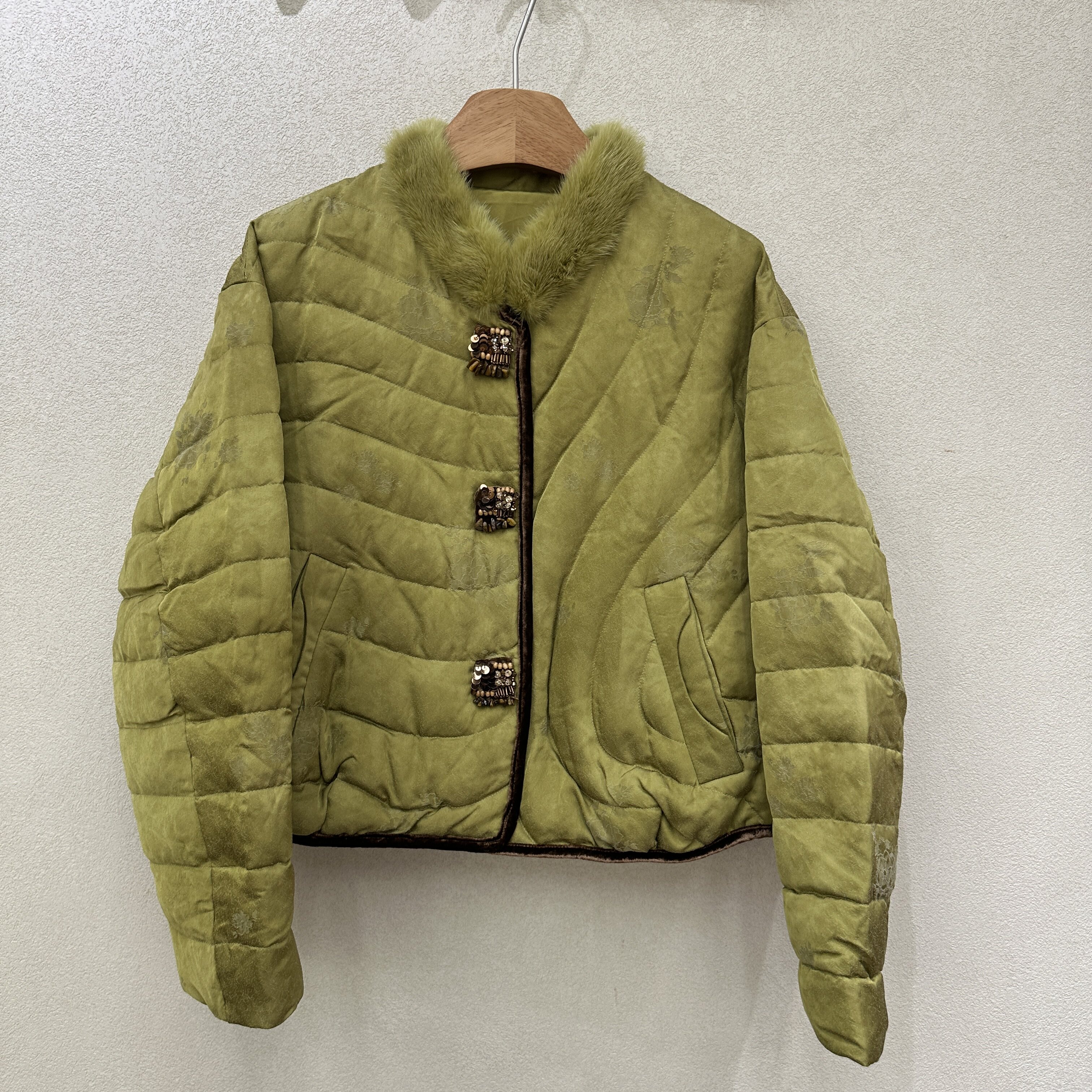 可可家欧货2026冬款水貂毛领钉钻纽扣百搭中式风保暖90鹅绒服6118