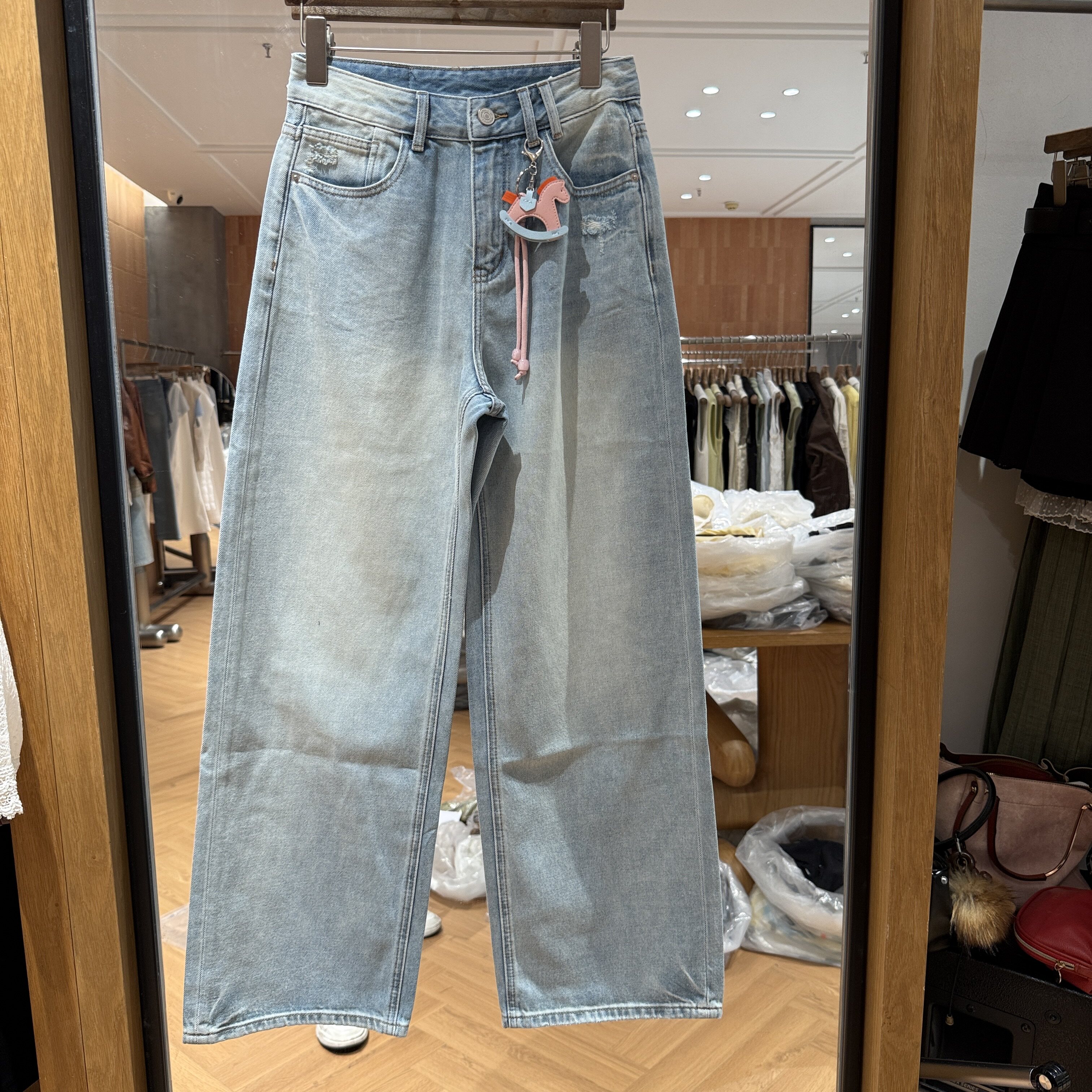 欧洲站2026春季新款时尚韩系风高腰挂饰百搭浅蓝色窄版牛仔阔腿裤