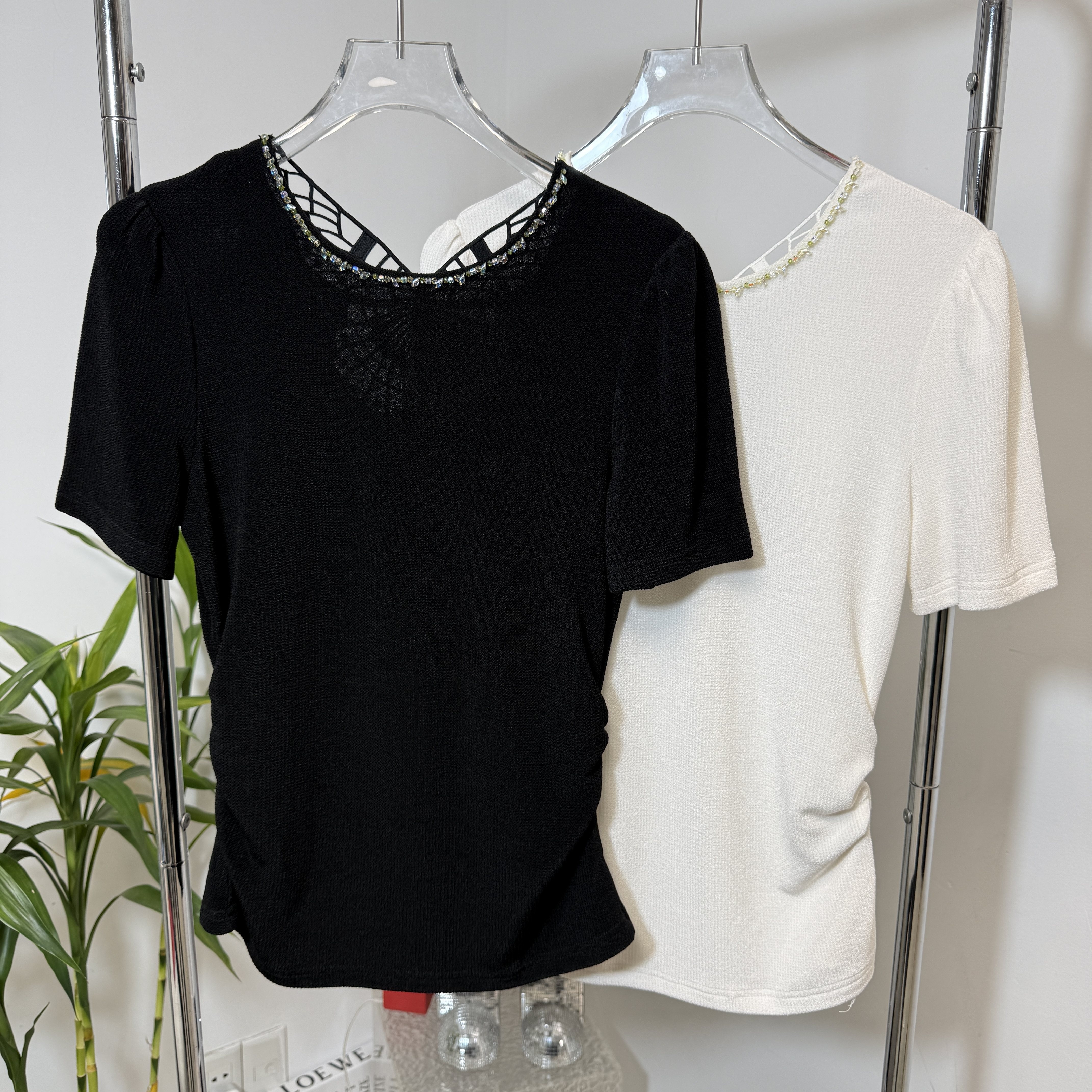 Xiu+春季2026新款圆领钉珠褶皱收腰显瘦时尚套头款醋酸短袖女7923