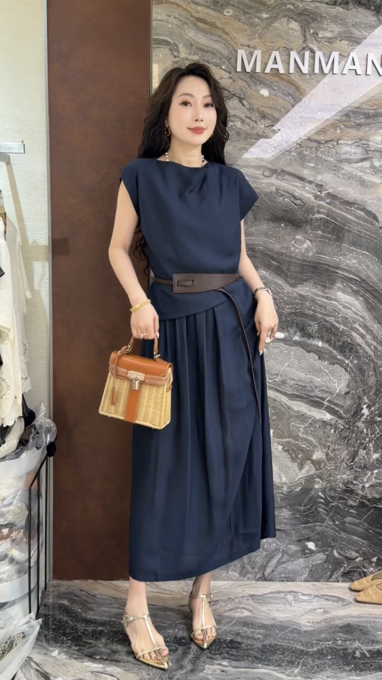 欧洲站2026夏季新款欧货圆领带腰封长款高级感显瘦百搭女士连衣裙
