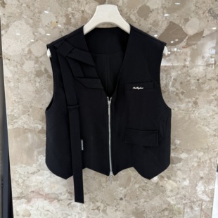 马夹6E127 v领字母贴标百搭减龄设计感女士工装 欧洲站2026春季 新款