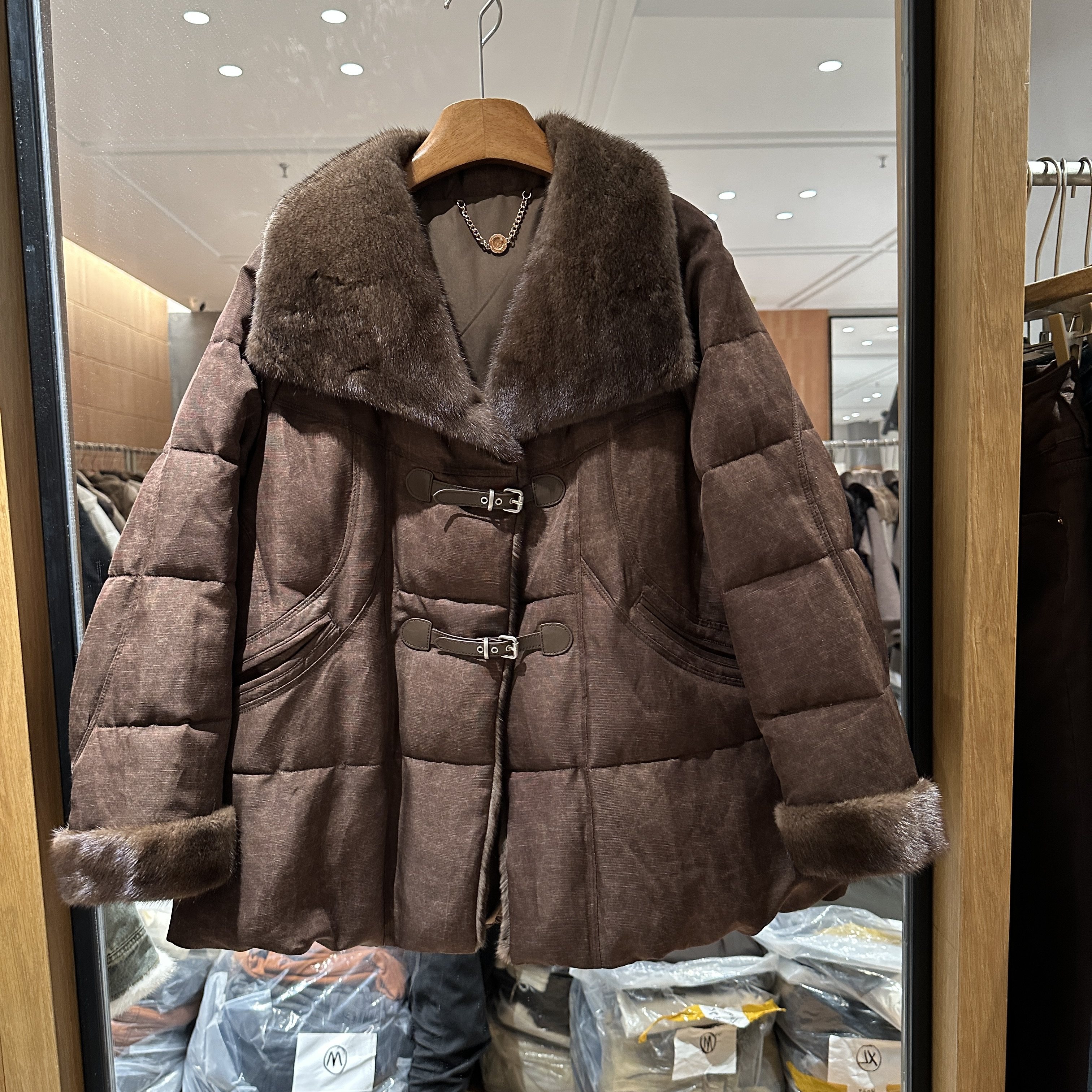 欧洲站2025冬季新款大翻领水貂毛拼接轻奢高级感女鹅绒服外套2560,女装/女士精品,羽绒服,淘宝优惠券,粉丝福利购,淘宝优惠卷