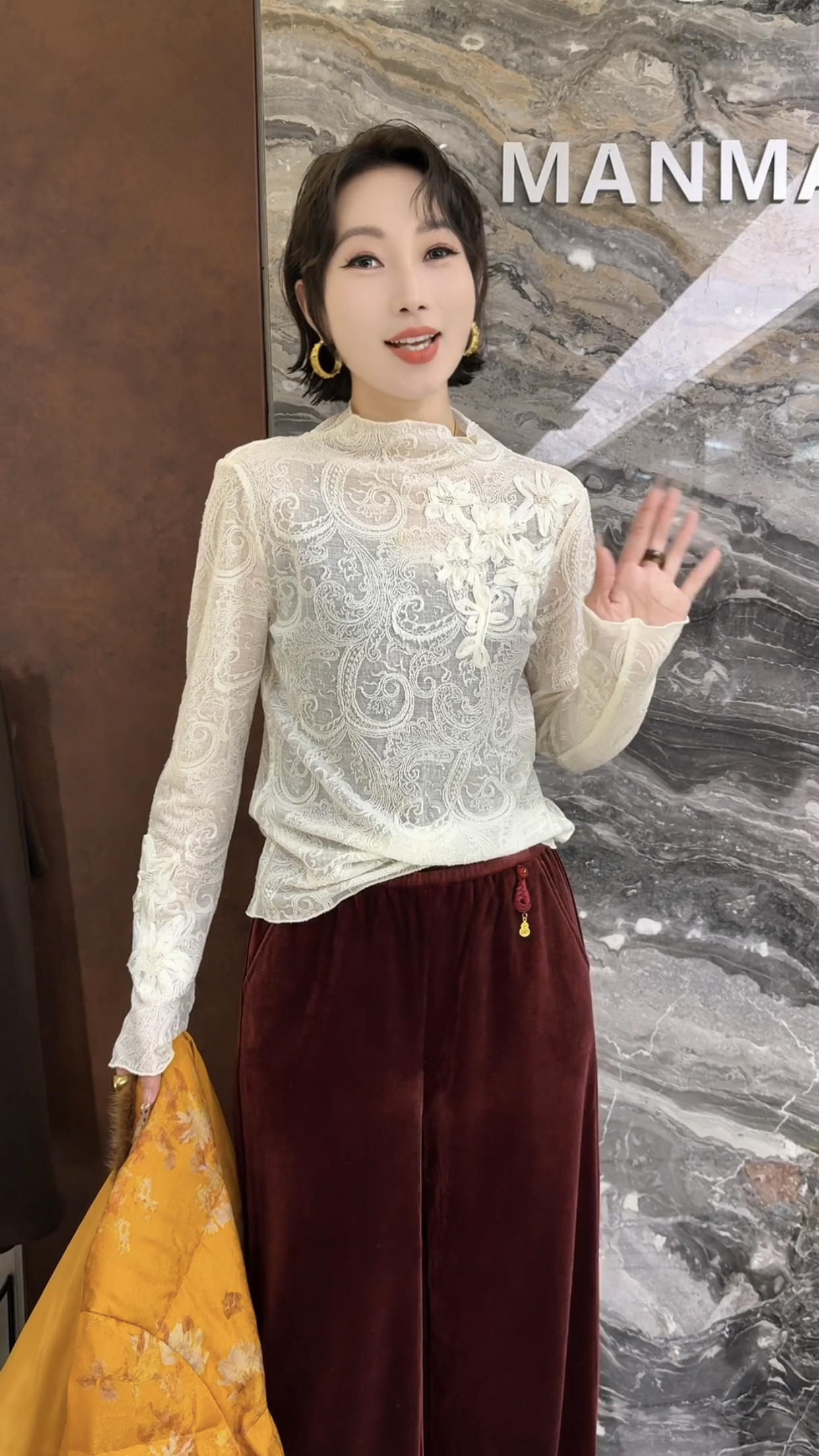 欧洲站2025冬季新款半高领蕾丝钩花拼接气质百搭女人味长衣打底衫