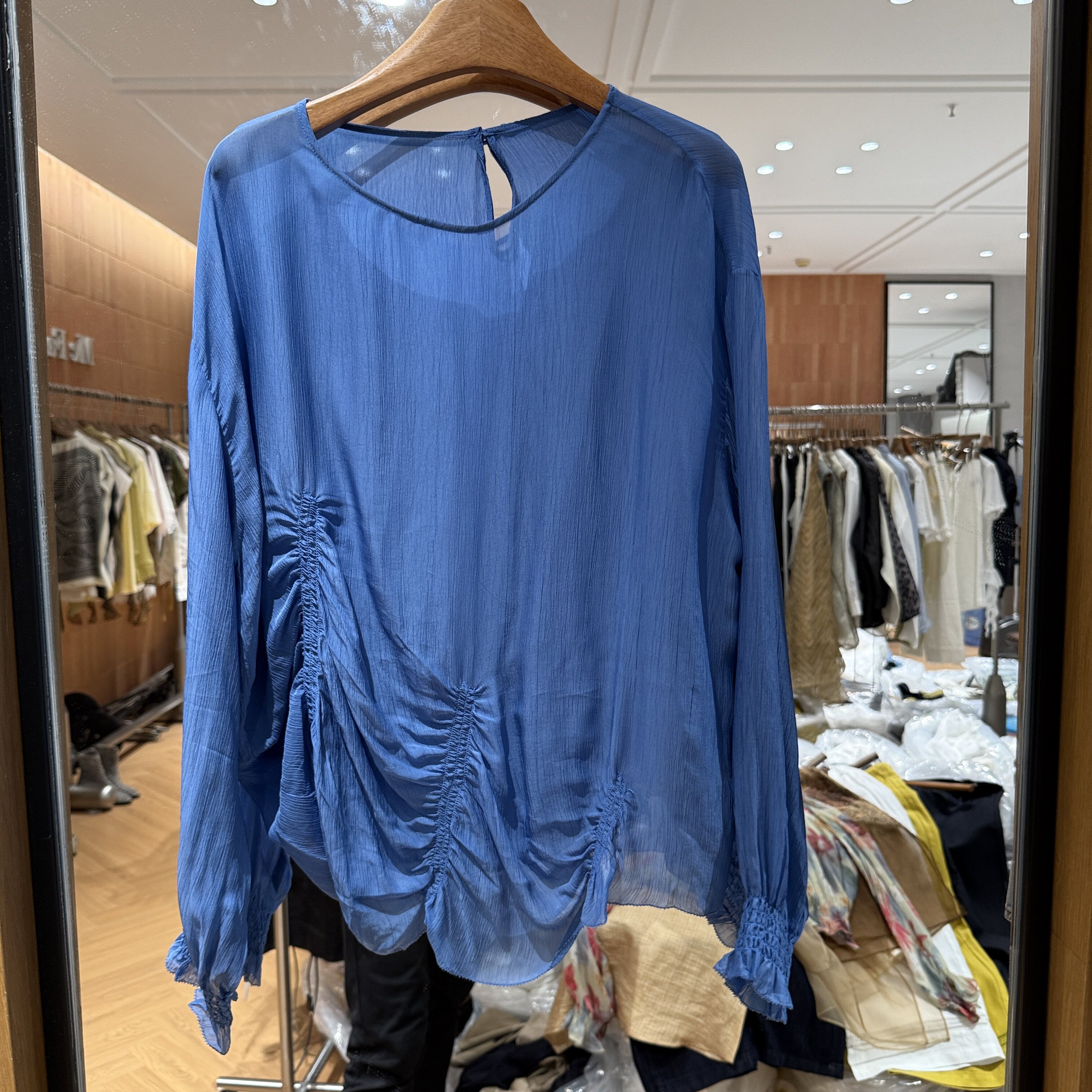欧洲站2026春季新款圆领抽绳褶皱百搭显瘦长袖女设计感衬衫621225
