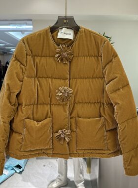 可可家欧货2026冬款圆领绣花纽扣百搭洋气短款丝绒鹅绒服外套6801
