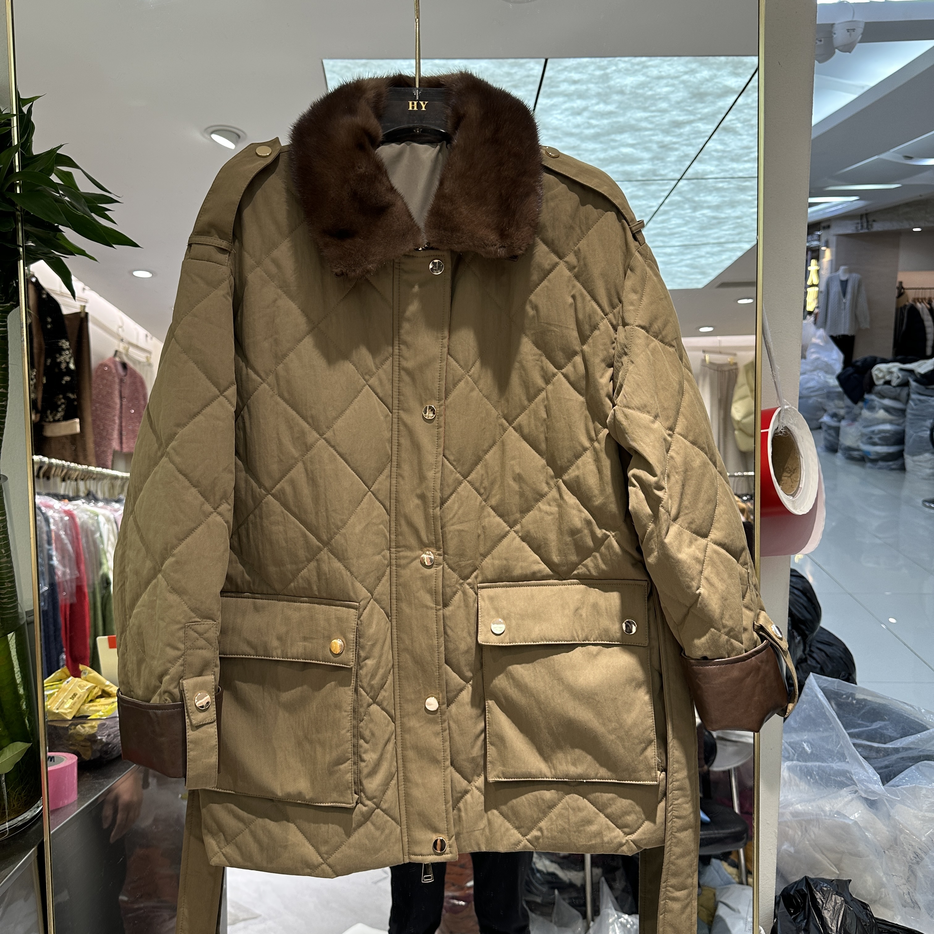 欧洲站2025冬季新款水貂毛翻领宽松百搭绵羊皮保暖白鹅绒外套5068