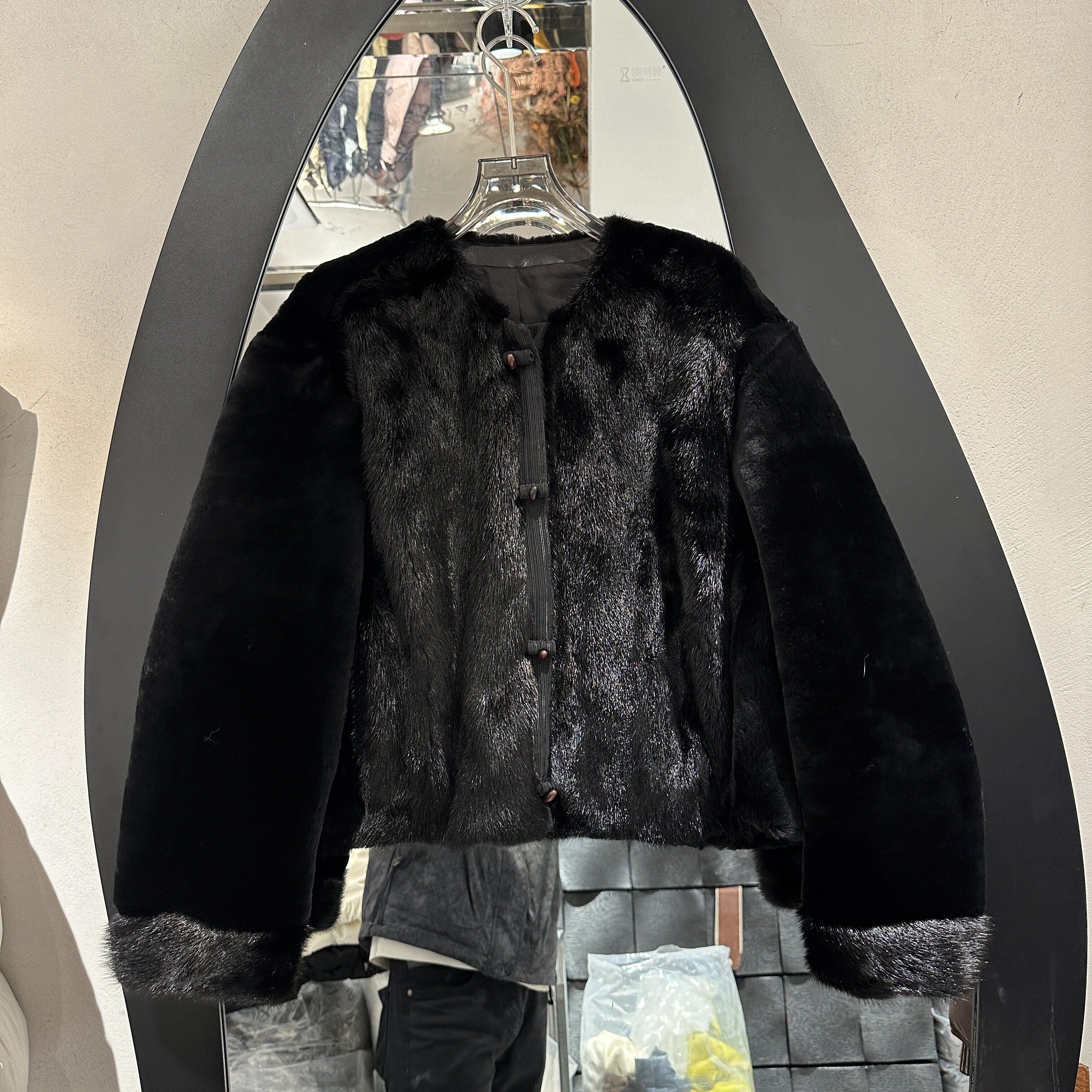 欧洲站2025冬季新款圆领轻奢高级感短款皮毛一体水貂皮草外套8526