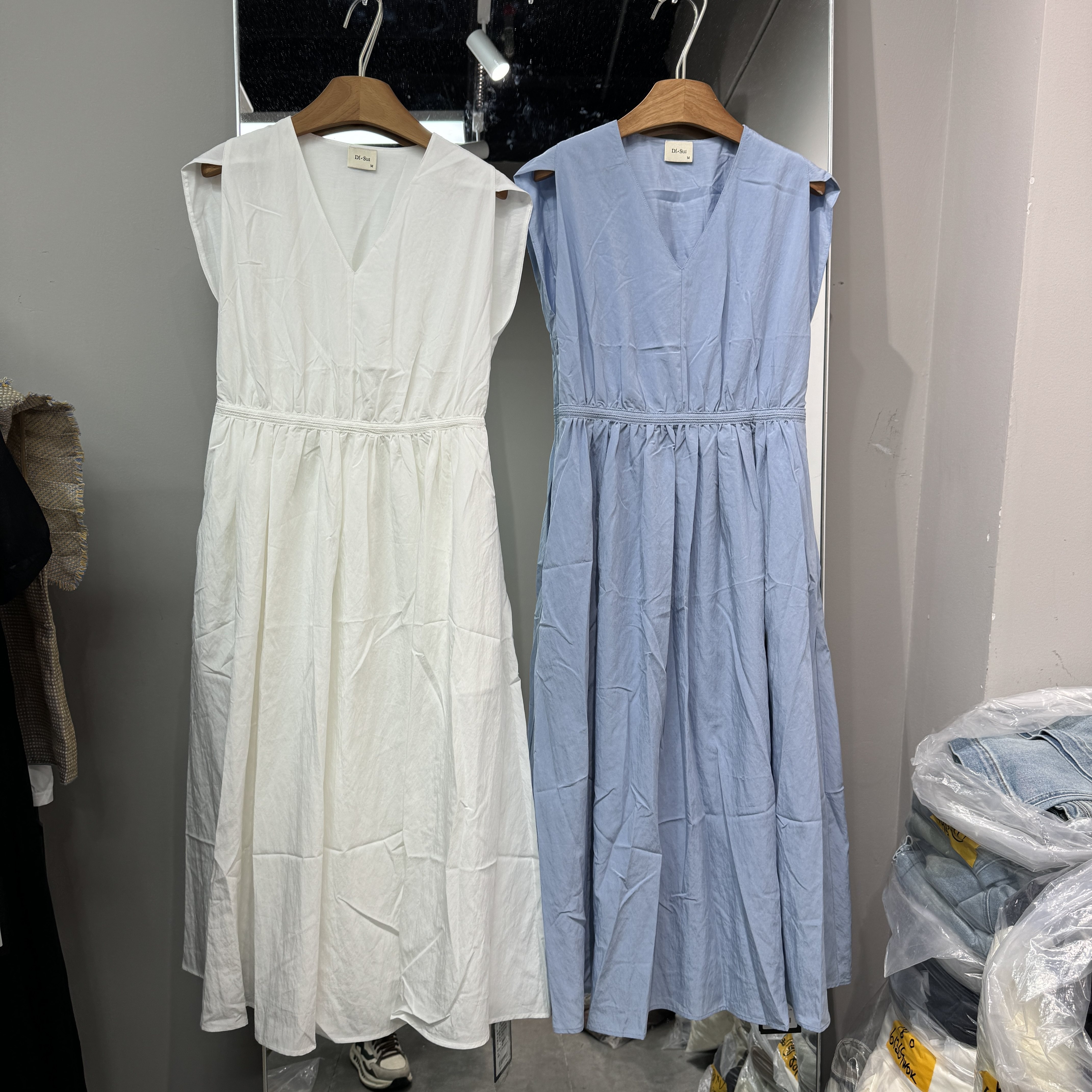 欧洲站2026夏季DISUI新款欧货v领无袖收腰长款背心连衣裙女20516