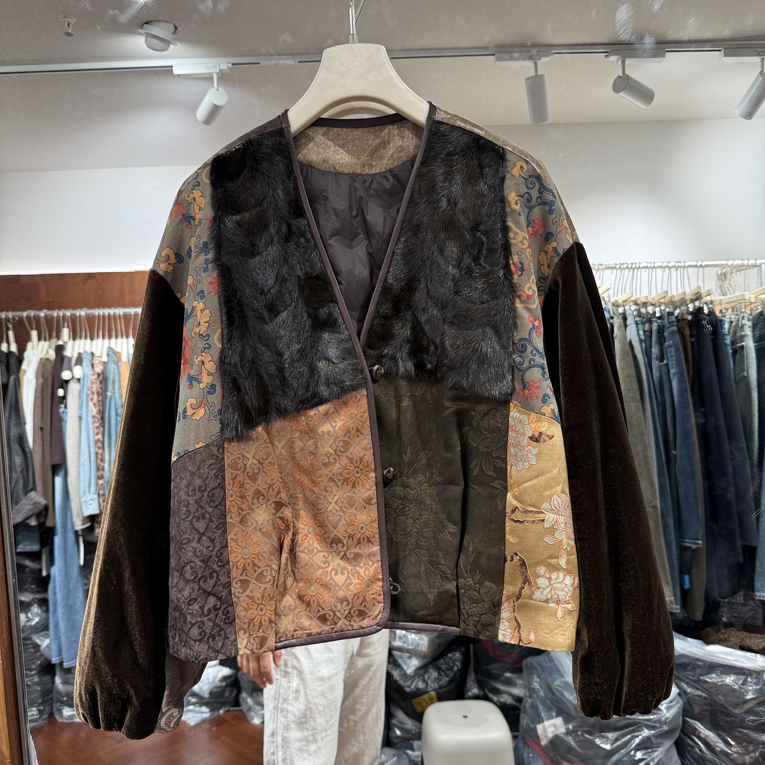 可可家2026冬季新款v领水貂皮毛拼接撞色新中式百搭鹅绒服66A-22