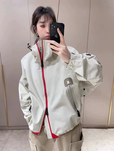 春款2026新款又a又飒高级感超好看高个子洋气灰色连帽冲锋衣外套