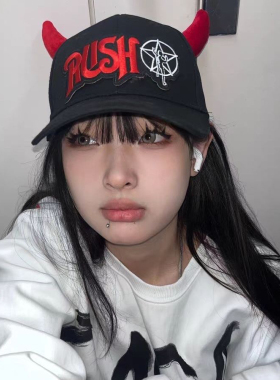 y2k泰酷辣黑红血液恶魔角亚比风文化小众街头朋克嘻哈鸭舌帽子