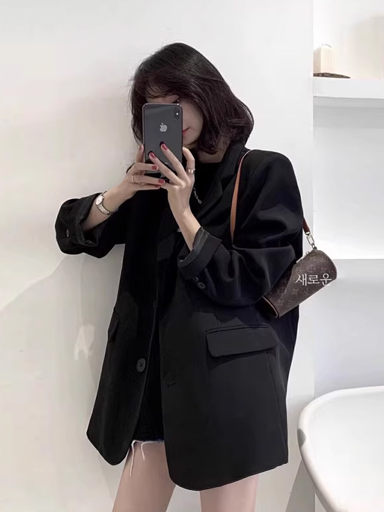 검은색 작은 블레이저 여성복은 올해 2024년 새로운 작은 캐주얼 디자인 틈새 핫 스타일이 인기입니다