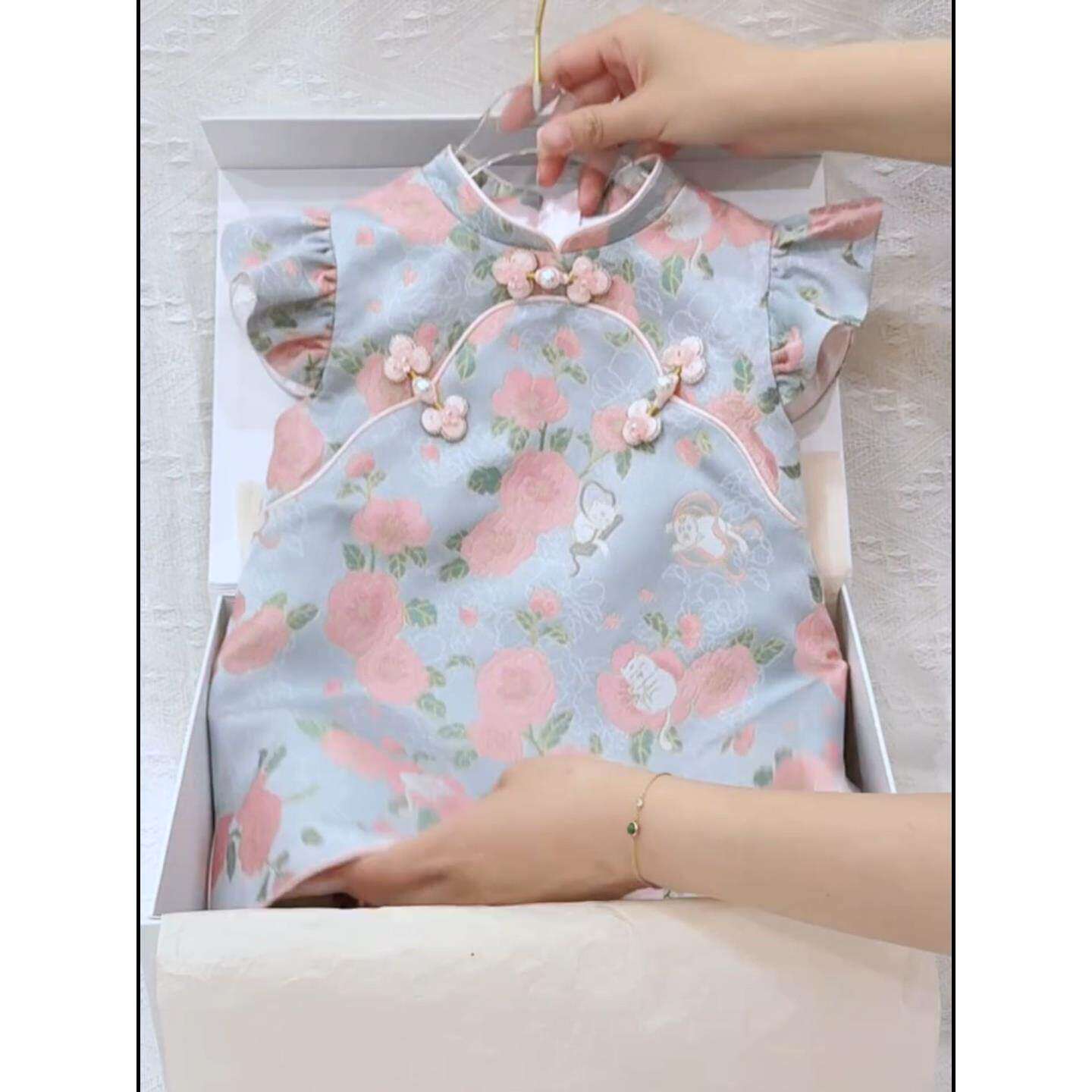 宋锦风女童连衣裙夏季新款女宝周岁生日礼服小飞袖花朵盘扣旗袍裙
