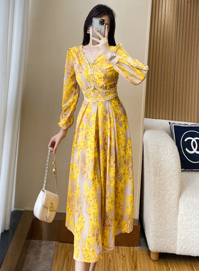 法式黄色V领碎花连衣裙女春秋新款高级感收腰小众茶歇气质长裙子