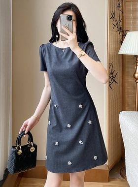 法式重工连衣裙女夏新款小众设计感轻奢收腰显瘦时尚独特灰色裙子