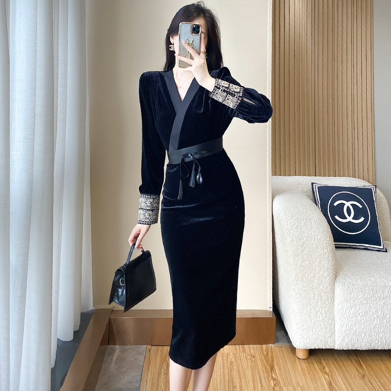 高级感法式金丝绒V领连衣裙女秋冬名媛气质收腰显瘦高端包臀裙子,女装/女士精品,连衣裙,淘宝优惠券,粉丝福利购,淘宝优惠卷