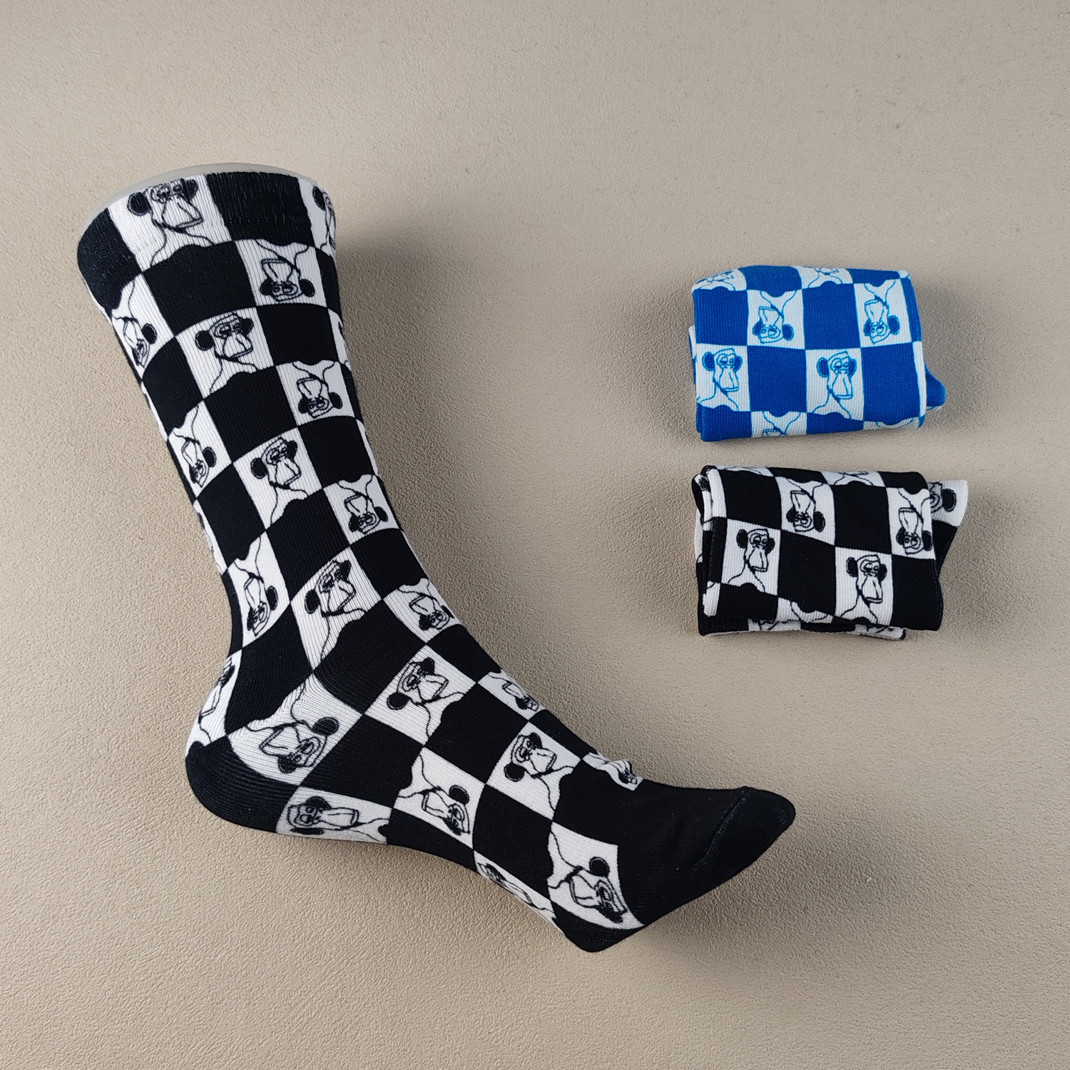 库存尾货潮袜纯棉女士中筒袜格子卡通四季款吸汗个性高颜值女袜子