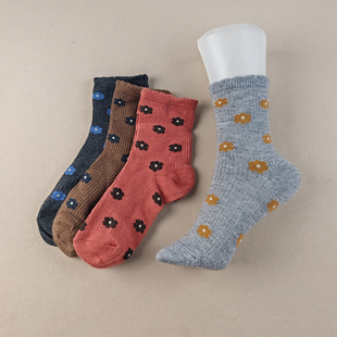 女士袜子 春秋季 外贸单女士中筒四季 甜美花朵中筒袜女羊绒库存特价